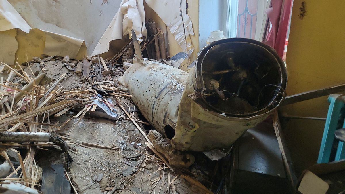 Šrapnel z ruské rakety v Oděse uvěznil penzistu v posteli